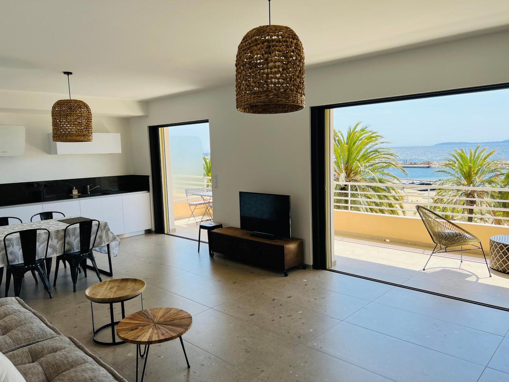 Appartement T3 Lumineux Traversant Totalement Neuf En Face De La Plage Front De Mer Vue Sur Les Iles Vue Mer Panoramique Assuree Residence De La Plage Centre Ville Du Lavandou 3Eme Etage Avec Ascenseur Appartement T3 Le Lavandou Exterior photo